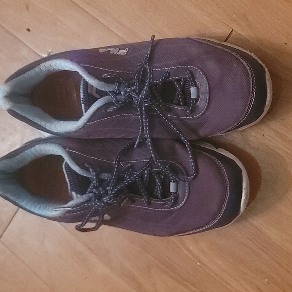 🌟Fila🌟 size 9 1/2 blue/red tones running shoes🌟 - Picture 3 of 7